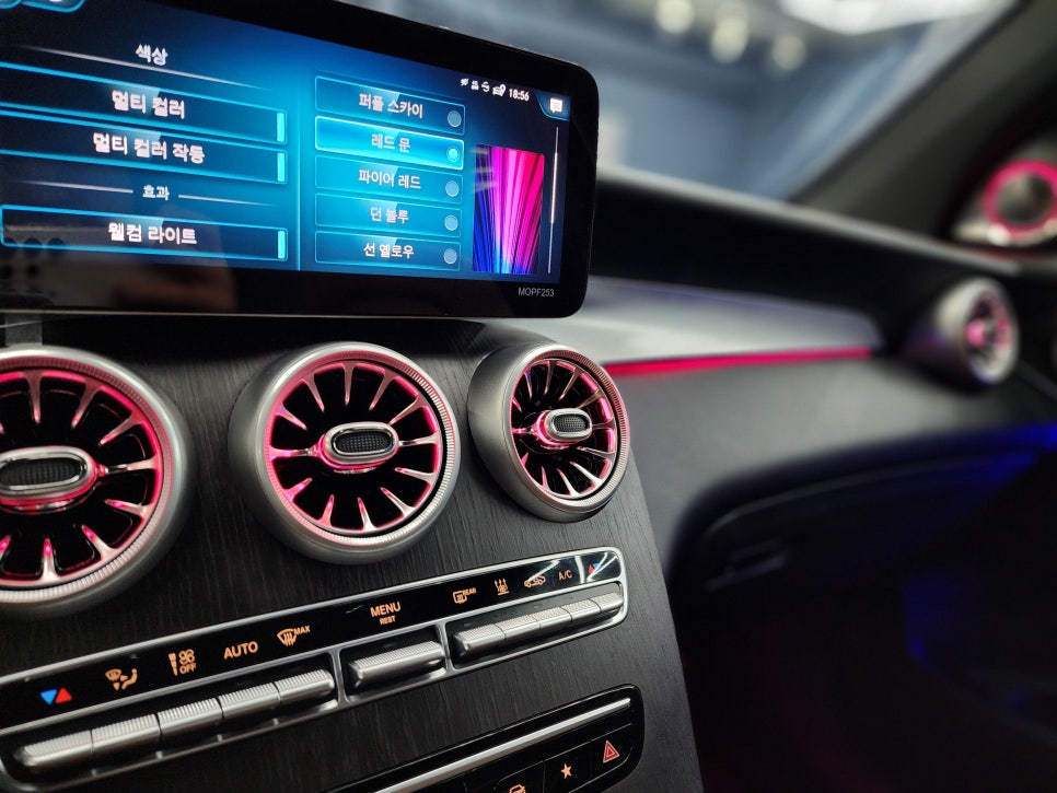 벤츠 GLC300e - " 실내 인테리어 끝판왕 " 송풍구 엠비언트, 3D 부메스터, 데쉬보드 엠비언트, 미드레인지 커버 시공으로 분위기UP !