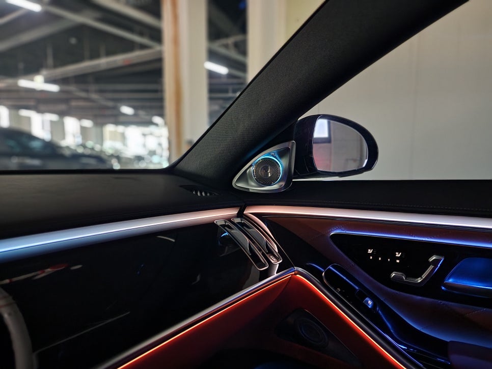 벤츠 S500 - 4D 부메스터 시공으로 오디오의 품격도 업그레이드 !!