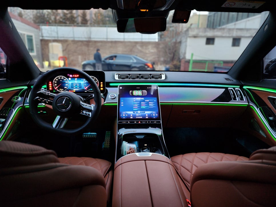 벤츠 S500 - 액티브 엠비언트로 화려하게~
