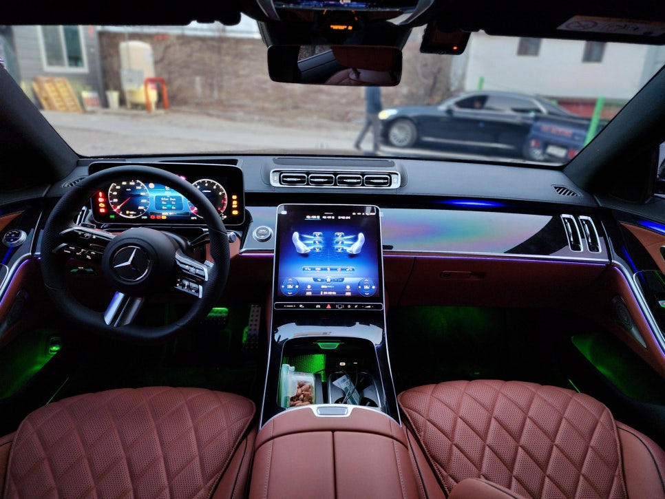 벤츠 S500 - 액티브 엠비언트로 화려하게~