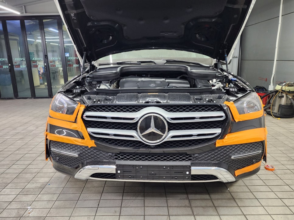 벤츠 gle300d - 세로 그릴 시공으로 새차 타는 기분을 느껴보세요 !