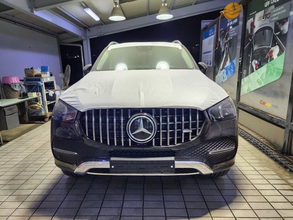 벤츠 gle300d - 세로 그릴 시공으로 새차 타는 기분을 느껴보세요 !