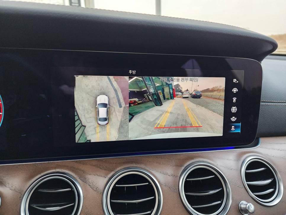 벤츠 W213 페리 E250 익스클루시브 - 벤츠정품 어라운드 뷰 시공으로 편안한 드라이빙 !!