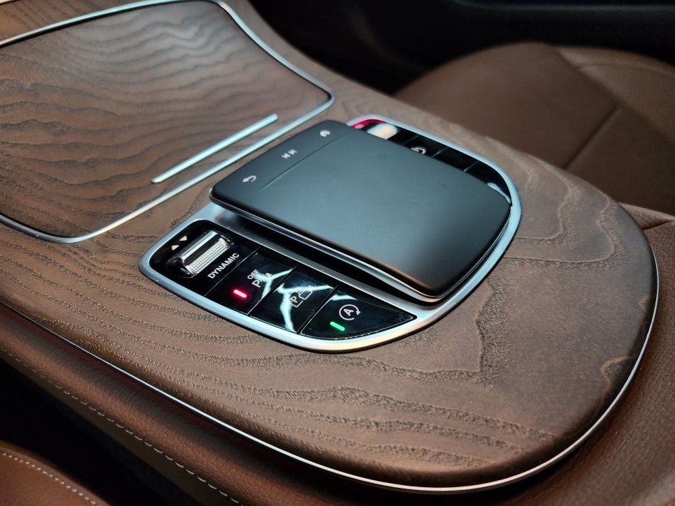 벤츠 W213 페리 E250 익스클루시브 - 벤츠정품 어라운드 뷰 시공으로 편안한 드라이빙 !!