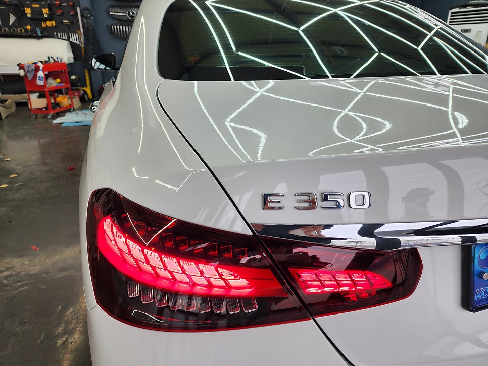 벤츠 E350 - 신차출고엔 역시 송풍구 엠비언트 & 3D부메스터 SET 시공이 필수 ! 그리고 도어스팟 !