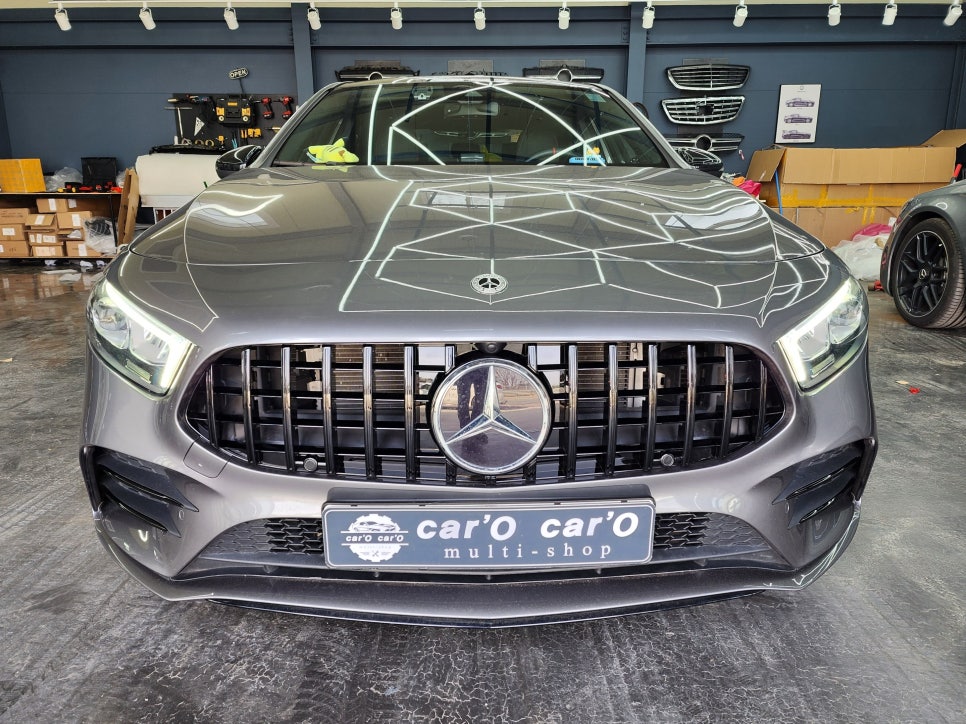 벤츠A35amg - 어댑티브 크루즈 컨트롤(ACC) 활성화, 블랙 세로그릴, 2열 에어밴트 & 엠비언트