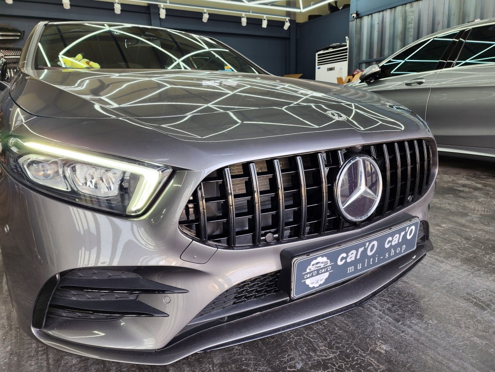 벤츠A35amg - 어댑티브 크루즈 컨트롤(ACC) 활성화, 블랙 세로그릴, 2열 에어밴트 & 엠비언트