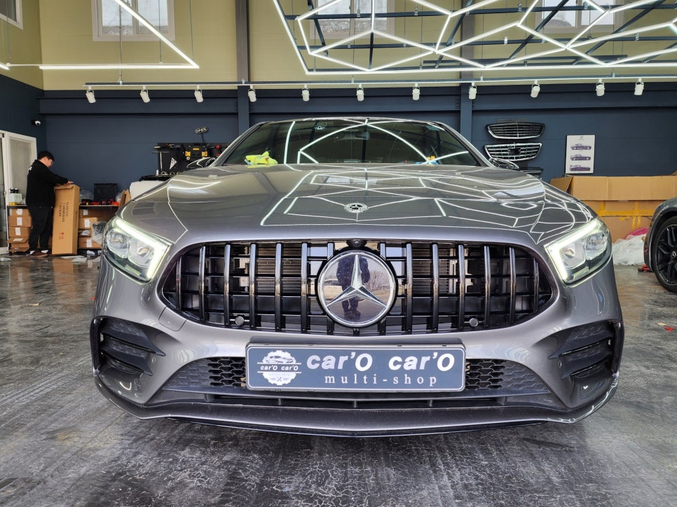 벤츠A35amg - 어댑티브 크루즈 컨트롤(ACC) 활성화, 블랙 세로그릴, 2열 에어밴트 & 엠비언트