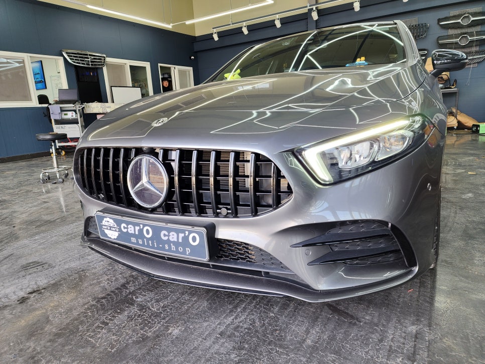 벤츠A35amg - 어댑티브 크루즈 컨트롤(ACC) 활성화, 블랙 세로그릴, 2열 에어밴트 & 엠비언트