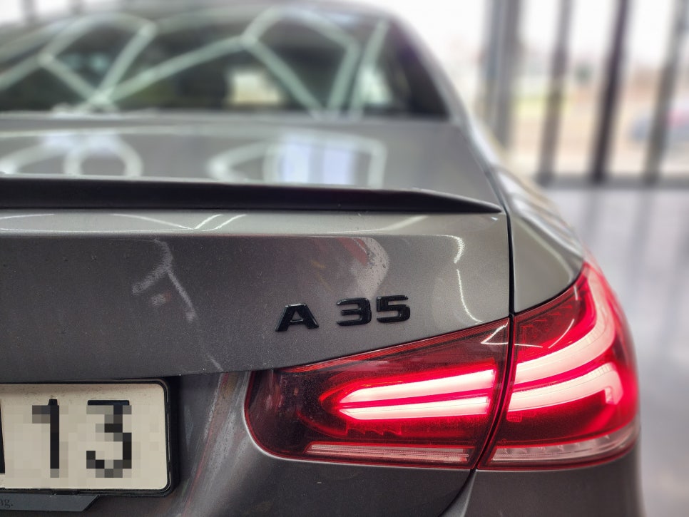 벤츠A35amg - 어댑티브 크루즈 컨트롤(ACC) 활성화, 블랙 세로그릴, 2열 에어밴트 & 엠비언트