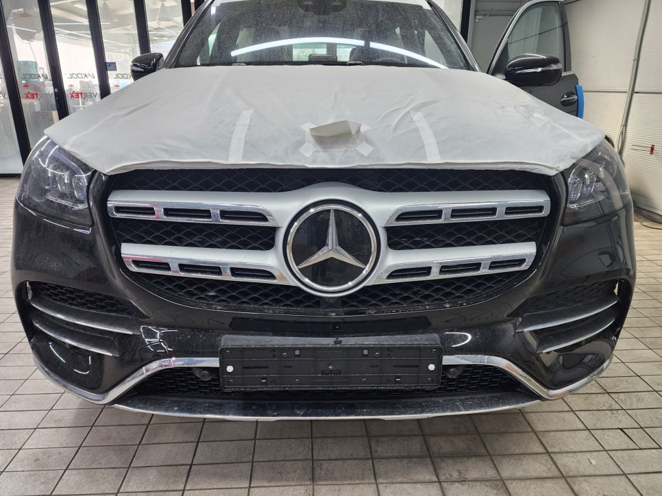 벤츠GLS400d - 세로그릴 시공으로 멋은 살리고~ 옵틱 글라스 광각 미러 시공으로 안전은 지키고~
