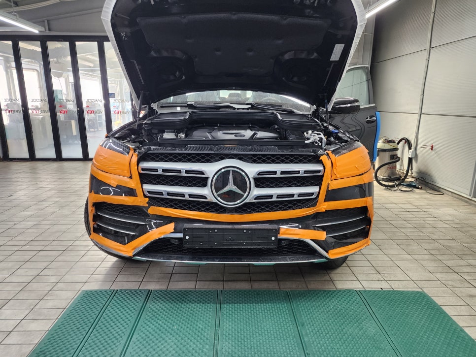 벤츠GLS400d - 세로그릴 시공으로 멋은 살리고~ 옵틱 글라스 광각 미러 시공으로 안전은 지키고~