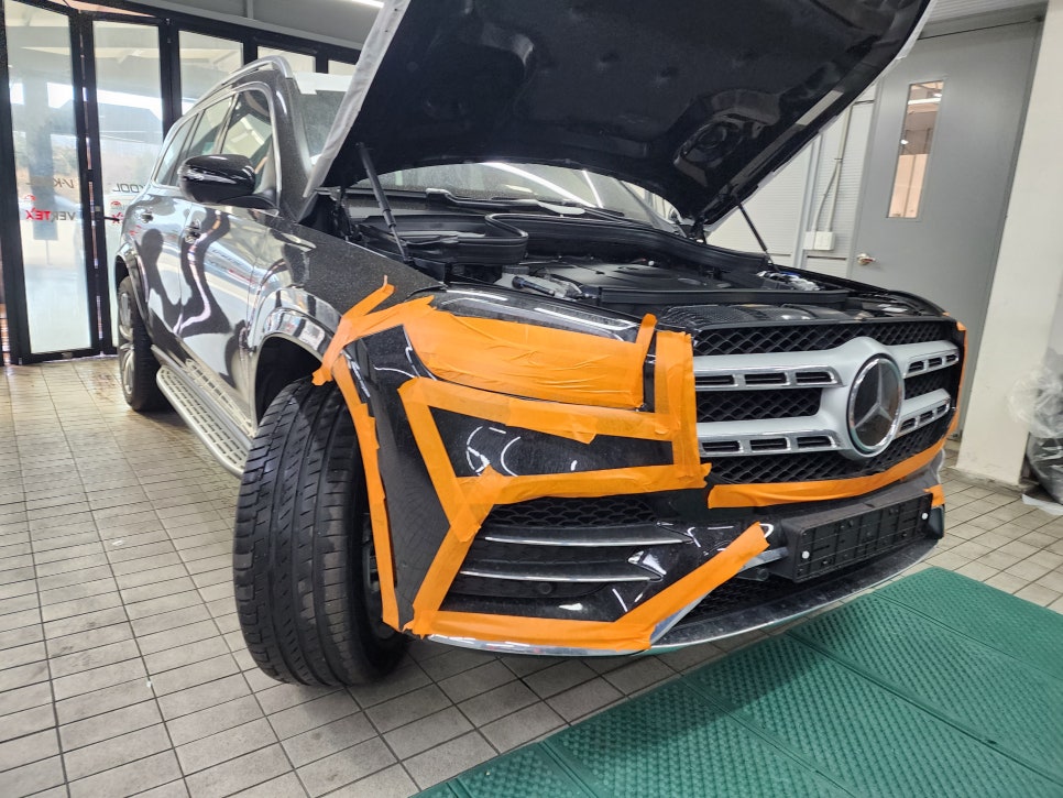 벤츠GLS400d - 세로그릴 시공으로 멋은 살리고~ 옵틱 글라스 광각 미러 시공으로 안전은 지키고~