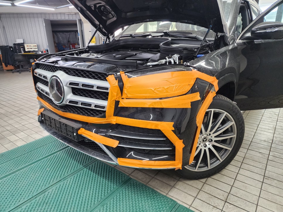 벤츠GLS400d - 세로그릴 시공으로 멋은 살리고~ 옵틱 글라스 광각 미러 시공으로 안전은 지키고~