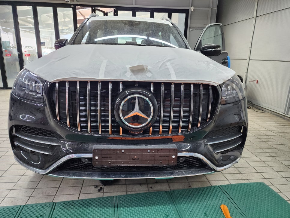 벤츠GLS400d - 세로그릴 시공으로 멋은 살리고~ 옵틱 글라스 광각 미러 시공으로 안전은 지키고~