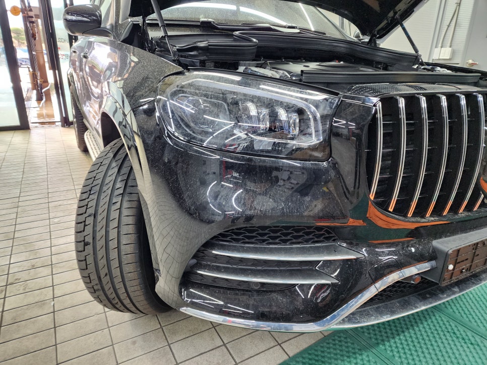 벤츠GLS400d - 세로그릴 시공으로 멋은 살리고~ 옵틱 글라스 광각 미러 시공으로 안전은 지키고~