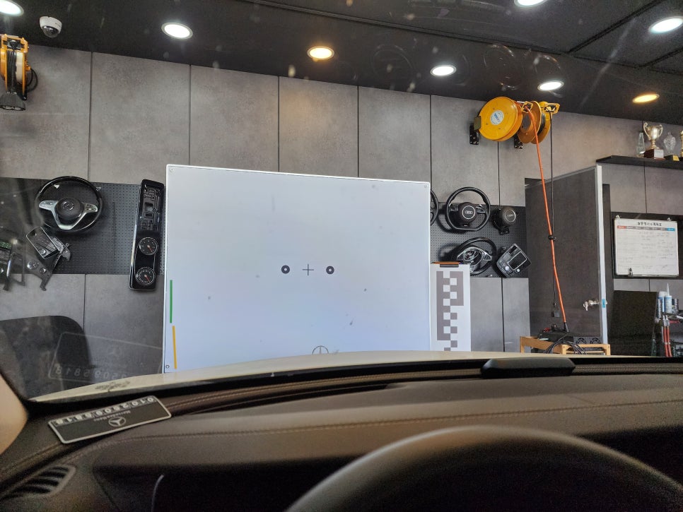 벤츠E300ex - 23p ' 반자율주행 '으로 편안한 드라이빙을 즐겨보세요.