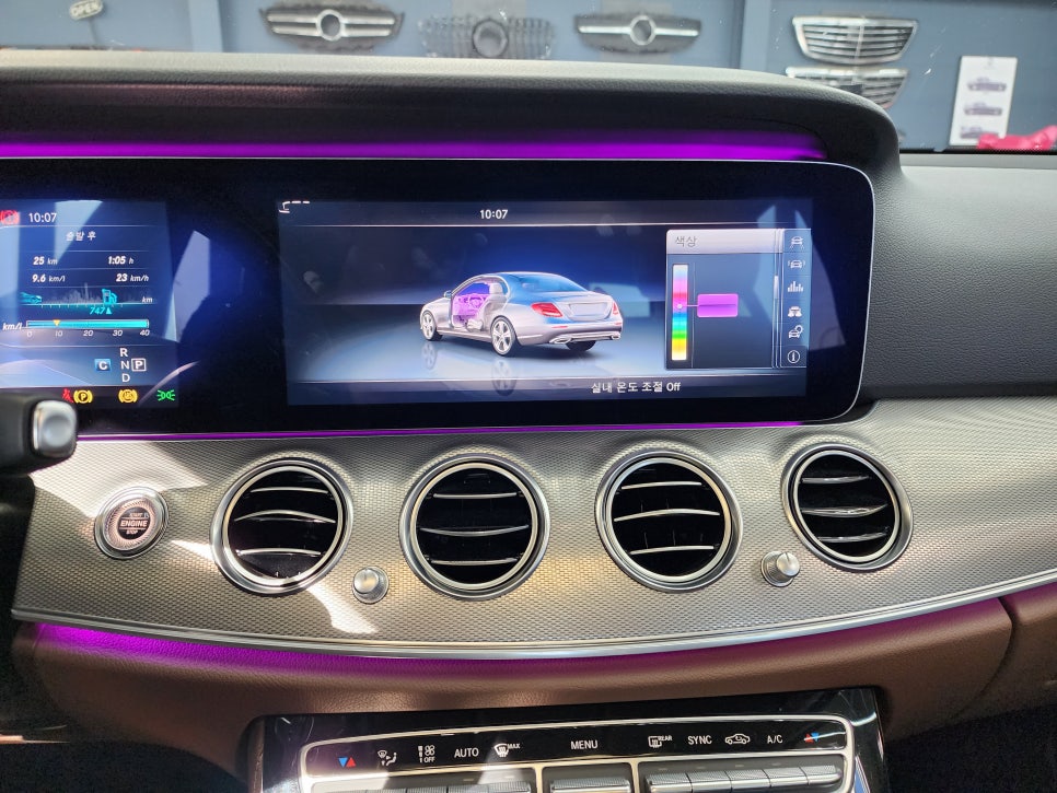 벤츠 E300 - 송풍구 엠비언트, 3D 부메스터, 다이아몬드 그릴 시공으로 실내, 실외 인테리어 업그레이드 !!