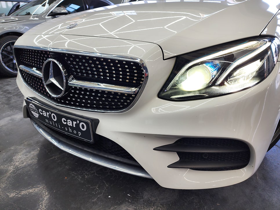 벤츠 E300 - 송풍구 엠비언트, 3D 부메스터, 다이아몬드 그릴 시공으로 실내, 실외 인테리어 업그레이드 !!