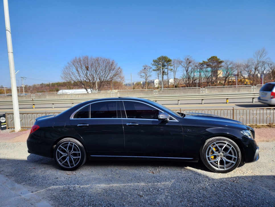 벤츠 E250 - 와이드콕핏 리퍼 상품으로 합리적인 가격 & AMG 프로그래밍으로 AMG 감성 한스푼 추가 ~~