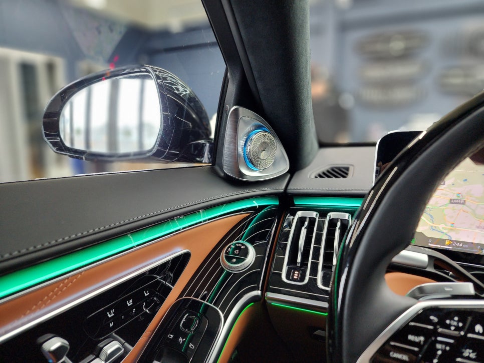 벤츠S580 마이바흐 - 4D 부메스터 " 듣는 즐거움과 보는 즐거움을 모두 누려보세요~"