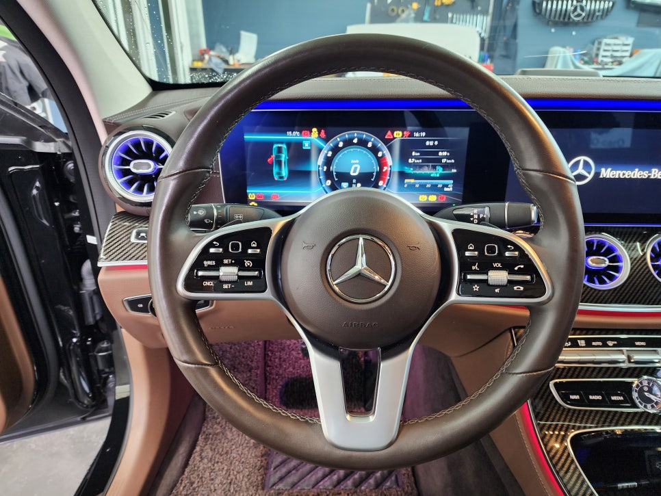 벤츠 E300 - AMG 커스텀 핸들 교체 및 순정 열선 적용 / lwc 시계 교체 및 AMG 프로그래밍