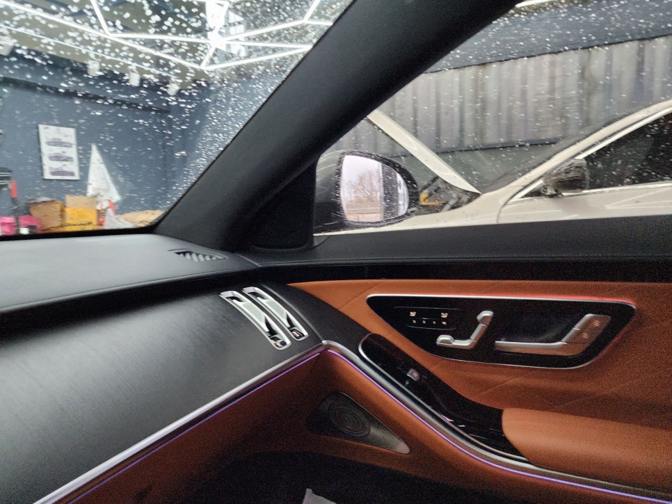 벤츠 S400d- 피아노락커트림, 액티브엠비언트, 4D 부메스터 '애프터 제품 시공이지만 고퀄리티 !! '