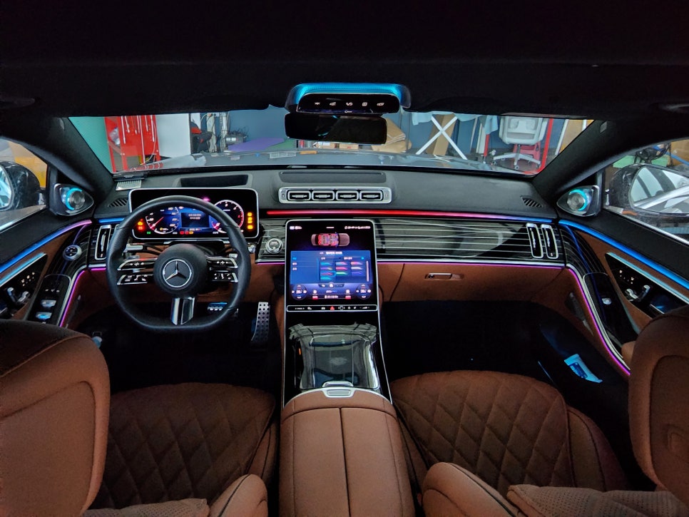 벤츠 S400d- 피아노락커트림, 액티브엠비언트, 4D 부메스터 '애프터 제품 시공이지만 고퀄리티 !! '