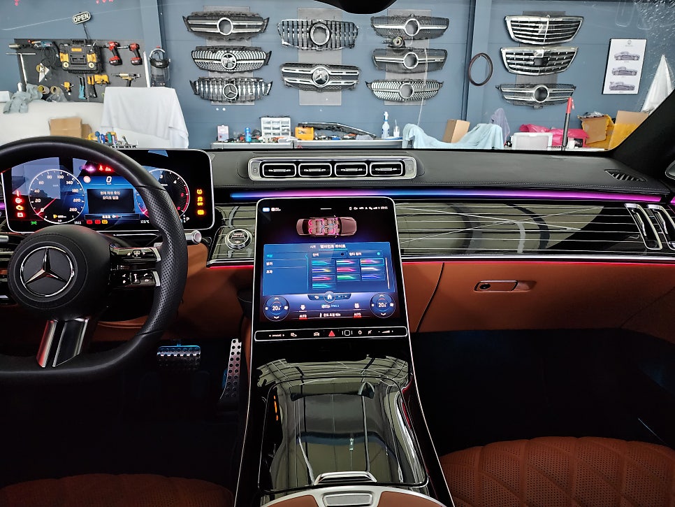 벤츠 S400d- 피아노락커트림, 액티브엠비언트, 4D 부메스터 '애프터 제품 시공이지만 고퀄리티 !! '