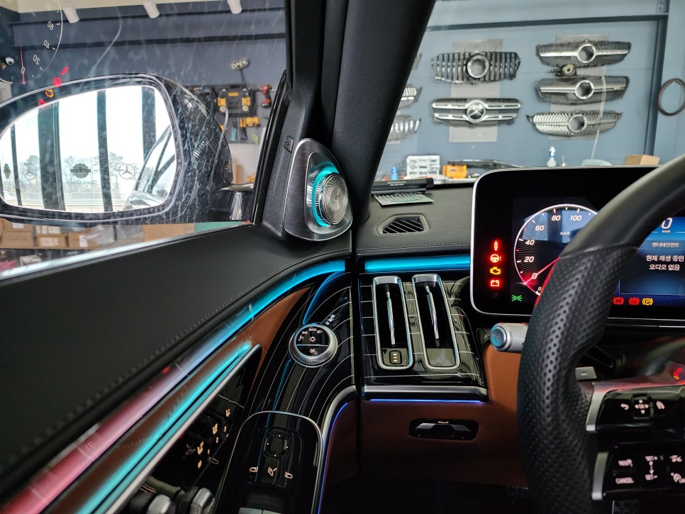 벤츠 S400d- 피아노락커트림, 액티브엠비언트, 4D 부메스터 '애프터 제품 시공이지만 고퀄리티 !! '