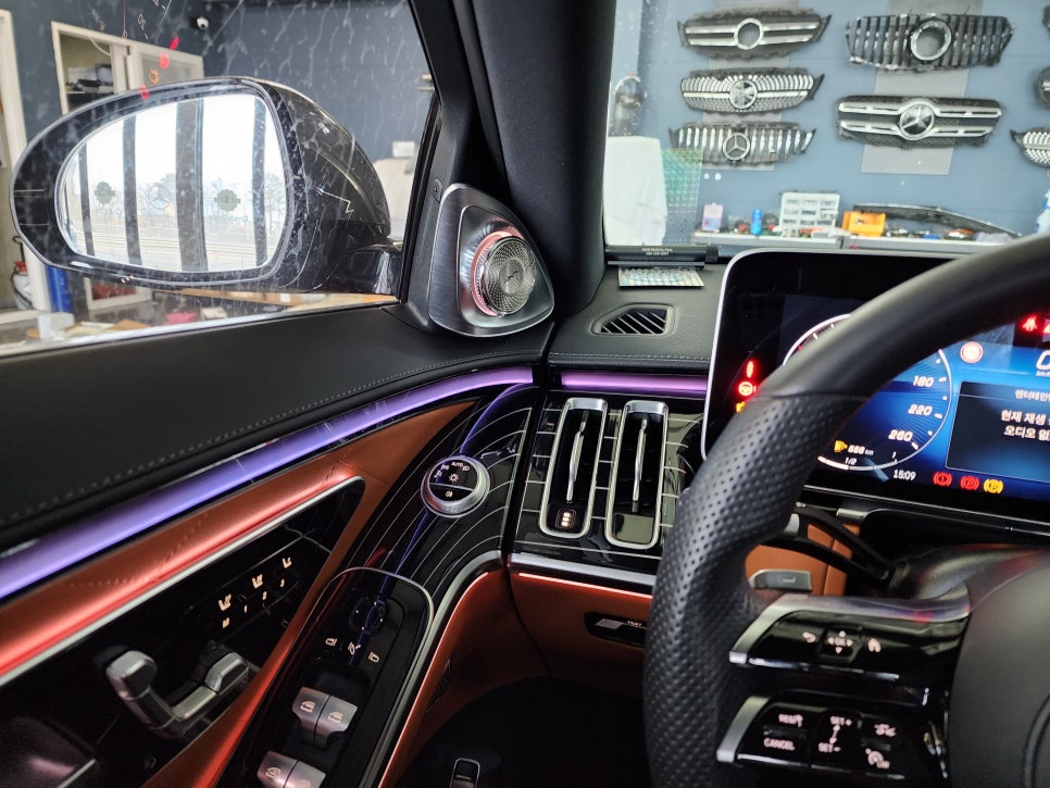 벤츠 S400d- 피아노락커트림, 액티브엠비언트, 4D 부메스터 '애프터 제품 시공이지만 고퀄리티 !! '