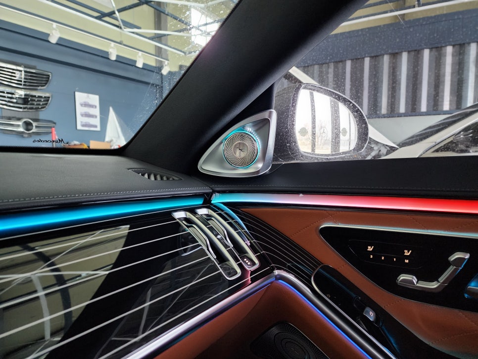 벤츠 S400d- 피아노락커트림, 액티브엠비언트, 4D 부메스터 '애프터 제품 시공이지만 고퀄리티 !! '