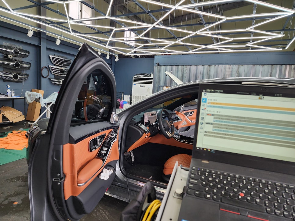 벤츠 S400d- 피아노락커트림, 액티브엠비언트, 4D 부메스터 '애프터 제품 시공이지만 고퀄리티 !! '
