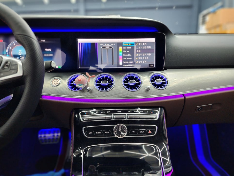 벤츠 E300 - 송풍구 엠비언트 & AMG 프로그래밍 "감각적인 실내 인테리어~~~ "