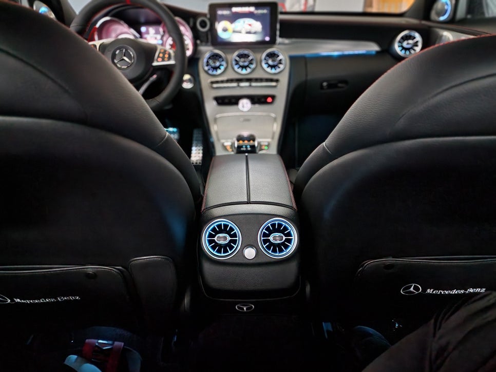 벤츠C43amg - 3색 송풍구, 데시보드 엠비언트 / 세로그릴, 디스트로닉 앰블럼, 드라이카본 스포일러 까지~~