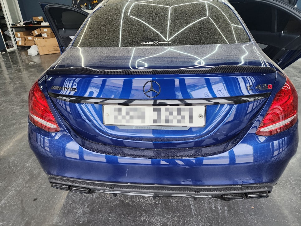 벤츠C43amg - 3색 송풍구, 데시보드 엠비언트 / 세로그릴, 디스트로닉 앰블럼, 드라이카본 스포일러 까지~~