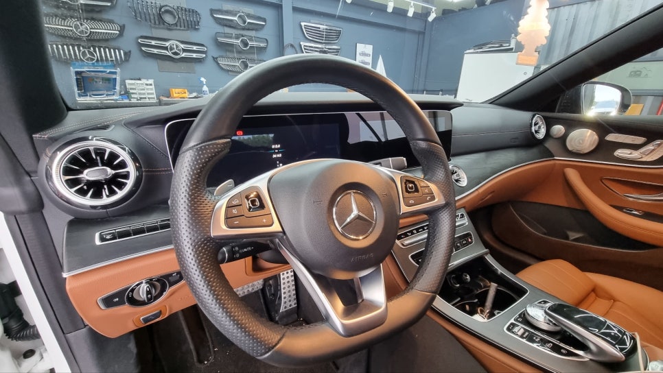 벤츠E220e 쿠페 - AMG 커스텀 핸들 " 이제 핸들도 개성시대 !!"