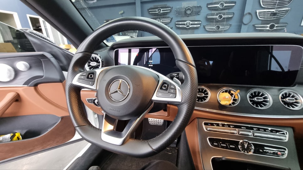 벤츠E220e 쿠페 - AMG 커스텀 핸들 " 이제 핸들도 개성시대 !!"