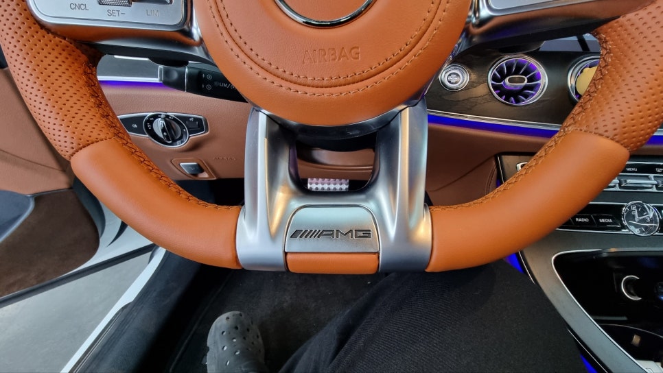 벤츠E220e 쿠페 - AMG 커스텀 핸들 " 이제 핸들도 개성시대 !!"