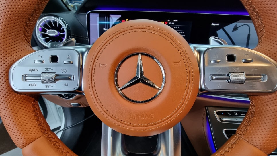 벤츠E220e 쿠페 - AMG 커스텀 핸들 " 이제 핸들도 개성시대 !!"