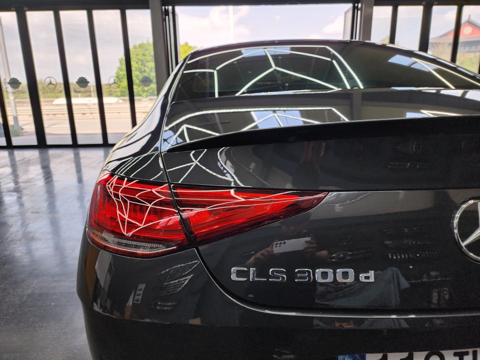 벤츠 CLS300d - 정품 어라운드뷰 " 좁은 골목길 주행도 주차도 쉽게~~ 할 수 있어요. "