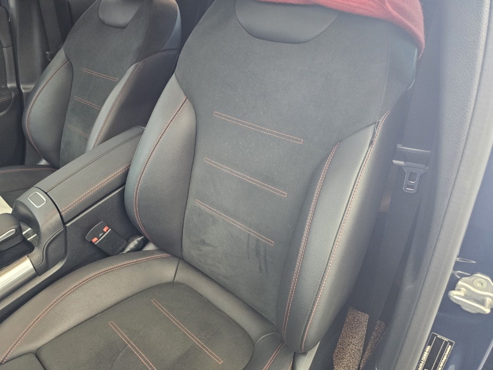 벤츠 Gla250 - 통풍시트 " 통풍시트 시공의 계절이 다가오고 있어요."
