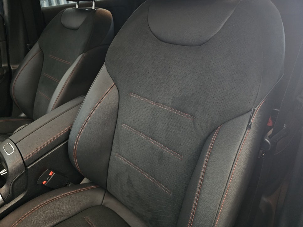 벤츠 Gla250 - 통풍시트 " 통풍시트 시공의 계절이 다가오고 있어요."