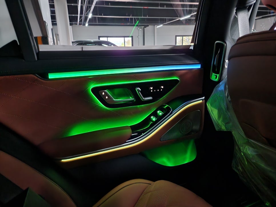 벤츠 S400d - 액티브엠비언트 " S클래스에 빠질수 없는 액티브 엠비언트 !!! "