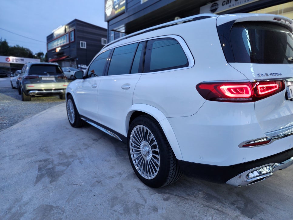 벤츠 Gls400d 마이바흐 - gls600 바디킷마이바흐 & 22인치 휠마이바흐 & 전동사이드스탭