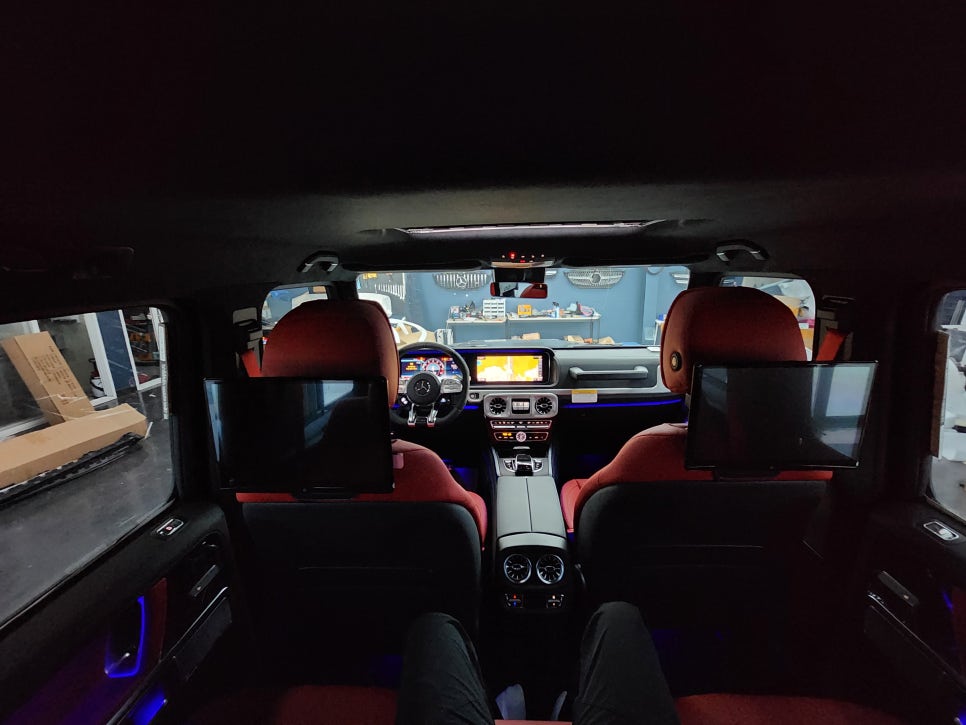 벤츠G63amg - 리어 모니터 " 차안에서도 지루하지 않아요."