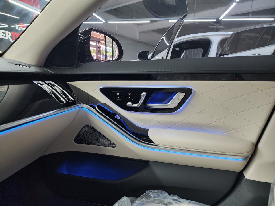 벤츠 S500 - 신차 출고 전 필수 시공 "액티브 엠비언트"
