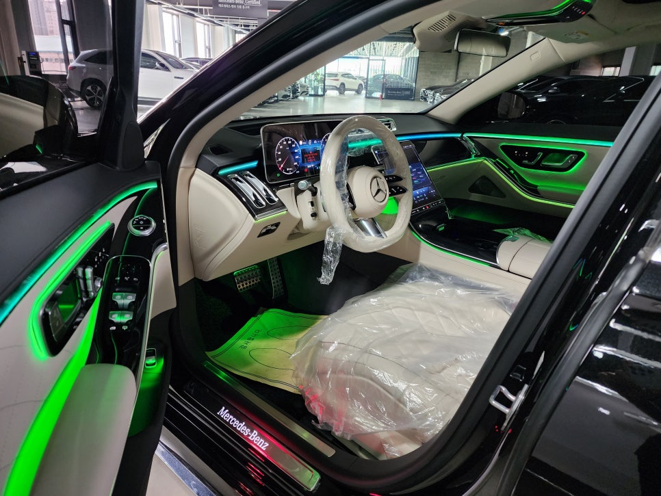 벤츠 S500 - 신차 출고 전 필수 시공 "액티브 엠비언트"