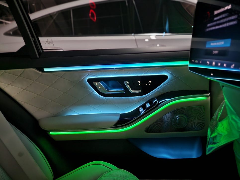 벤츠 S500 - 신차 출고 전 필수 시공 "액티브 엠비언트"