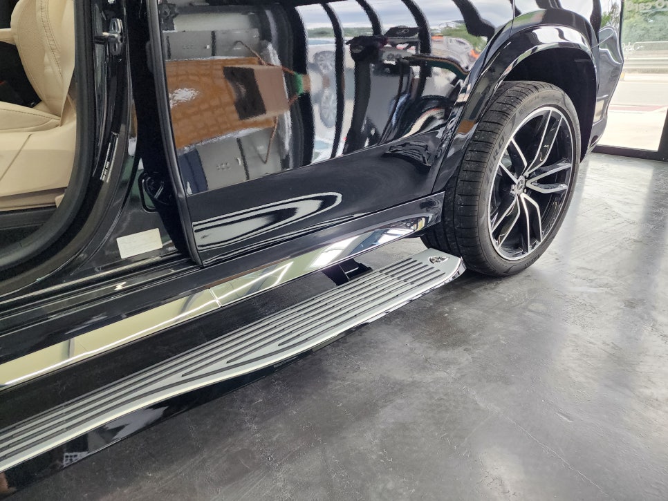 벤츠 GLS580 - 마이바흐 전동 사이드 스텝